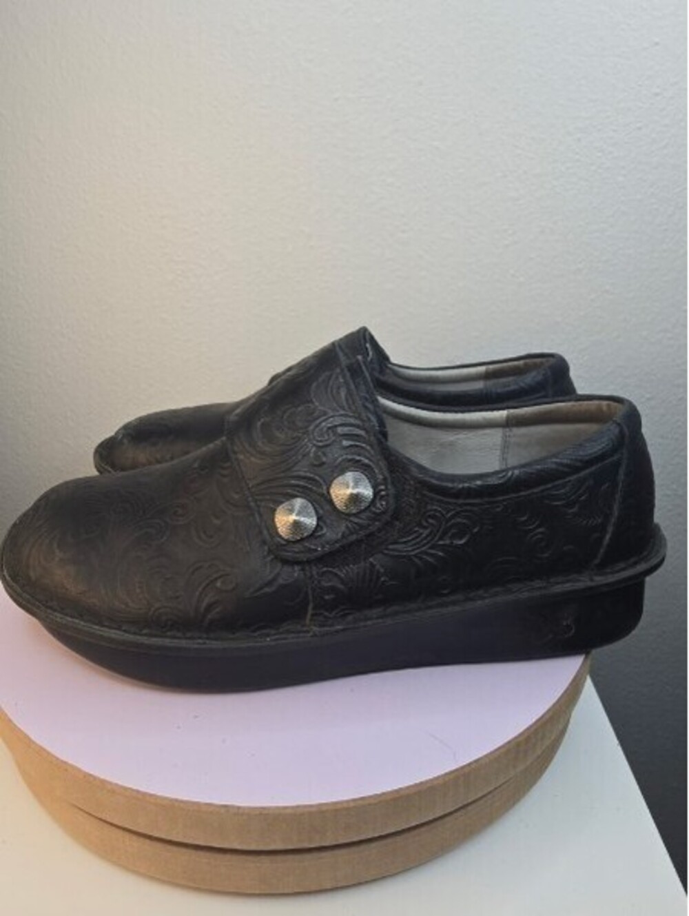 Alegria Joleen Black Tooled Leather Professional Clogs Nursing Shoes Size 40 9.5